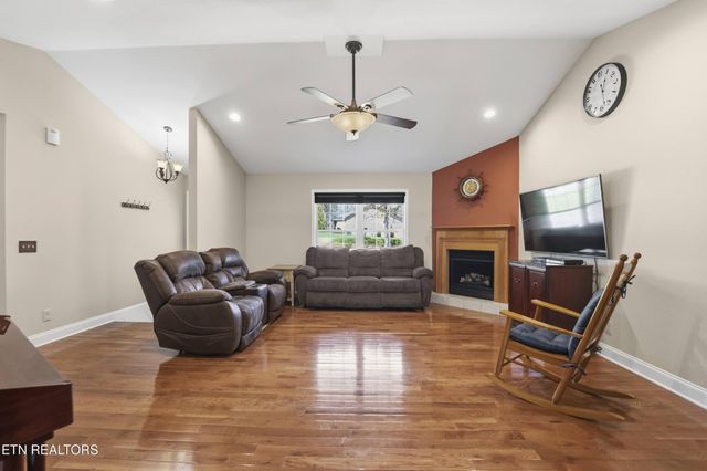 240 Carriage Drive, Crossville, TN 38555