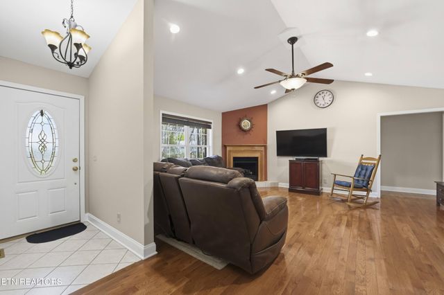 240 Carriage Drive, Crossville, TN 38555