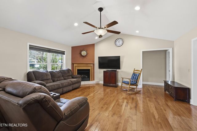240 Carriage Drive, Crossville, TN 38555