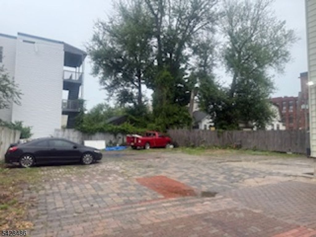 420 E 18Th St 2, Paterson City, NJ 07524
