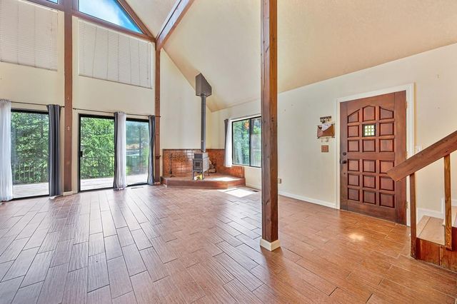 940 Pine Hill Rd, Colfax, CA 95713