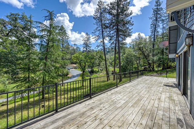 940 Pine Hill Rd, Colfax, CA 95713