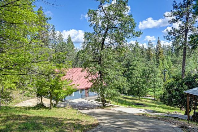 940 Pine Hill Rd, Colfax, CA 95713