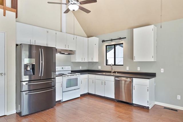 940 Pine Hill Rd, Colfax, CA 95713