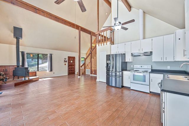 940 Pine Hill Rd, Colfax, CA 95713