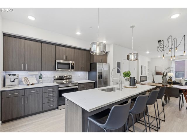 3098 Sw Pendleton Ct, Portland, OR 97239