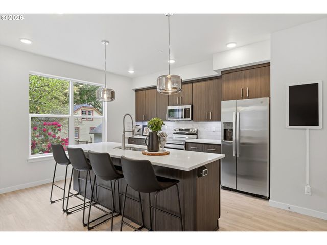 3098 Sw Pendleton Ct, Portland, OR 97239