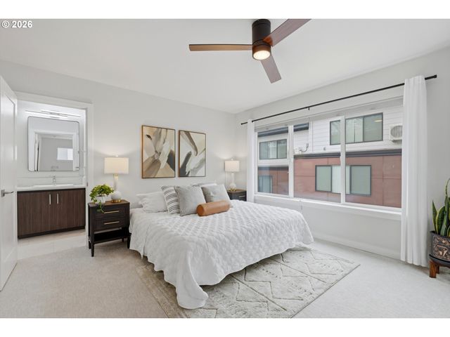 3098 Sw Pendleton Ct, Portland, OR 97239