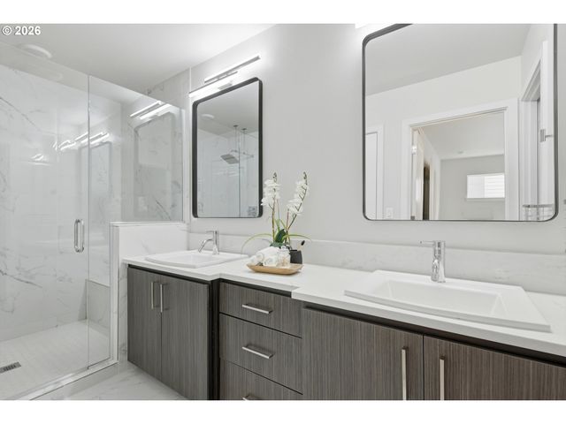 3098 Sw Pendleton Ct, Portland, OR 97239