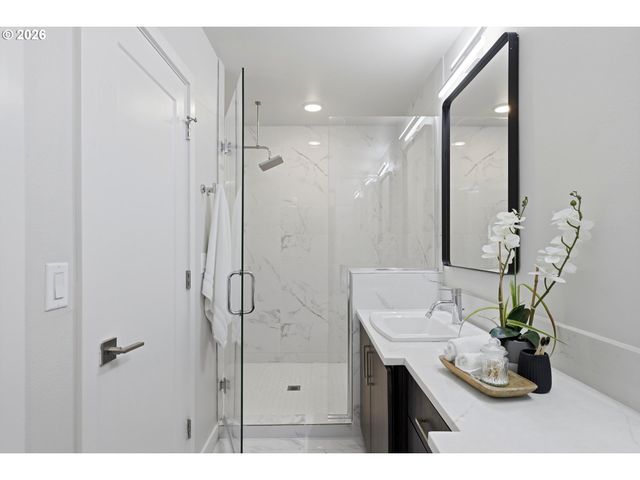 3098 Sw Pendleton Ct, Portland, OR 97239