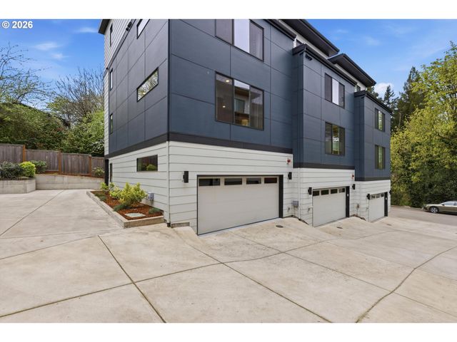 3098 Sw Pendleton Ct, Portland, OR 97239
