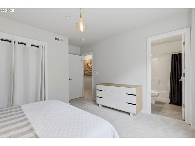 3098 Sw Pendleton Ct, Portland, OR 97239