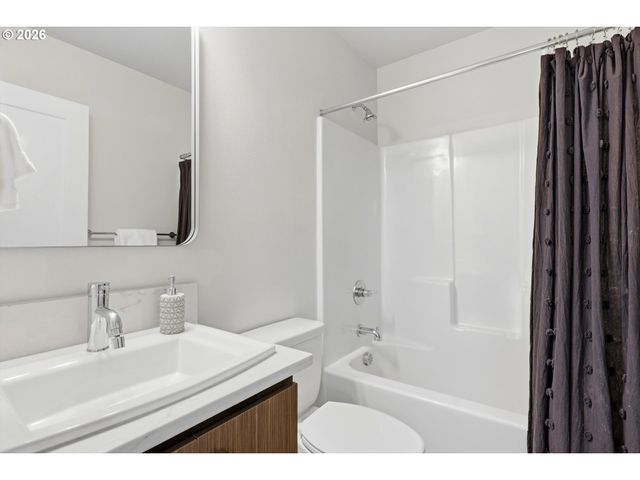 3098 Sw Pendleton Ct, Portland, OR 97239