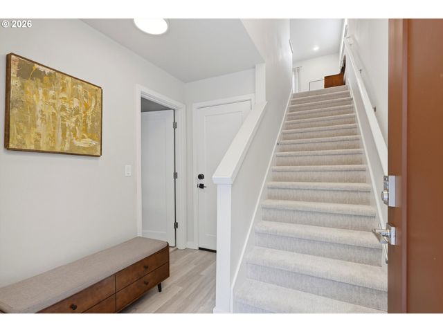 3098 Sw Pendleton Ct, Portland, OR 97239