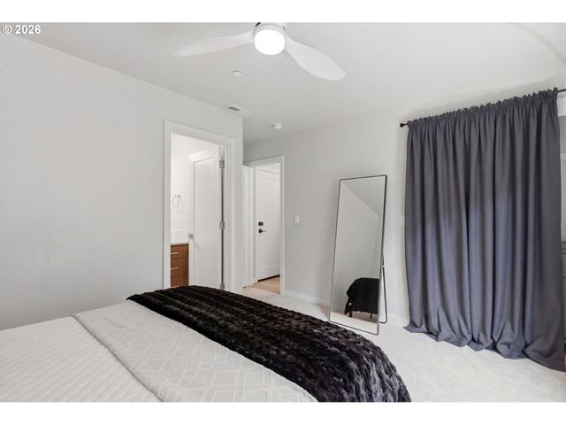 3098 Sw Pendleton Ct, Portland, OR 97239