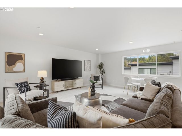 3098 Sw Pendleton Ct, Portland, OR 97239