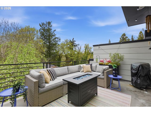 3098 Sw Pendleton Ct, Portland, OR 97239