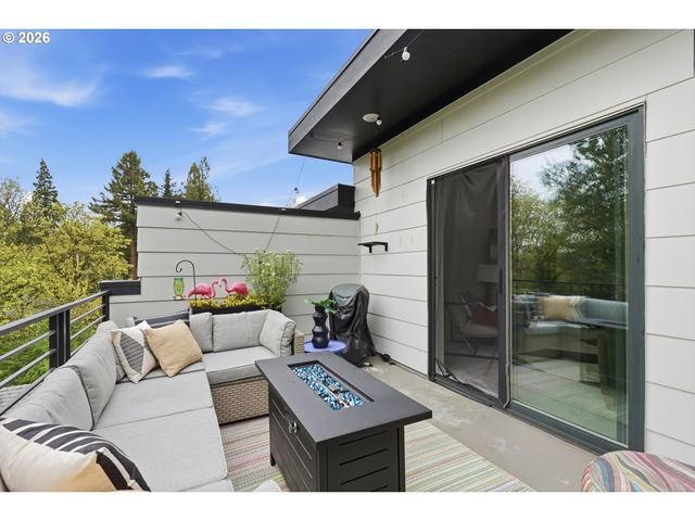 3098 Sw Pendleton Ct, Portland, OR 97239