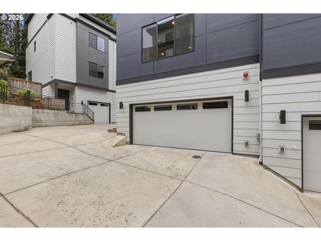 3098 Sw Pendleton Ct, Portland, OR 97239