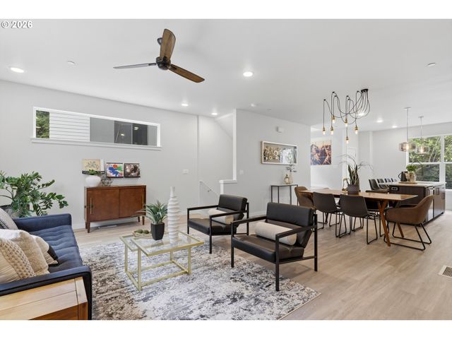 3098 Sw Pendleton Ct, Portland, OR 97239