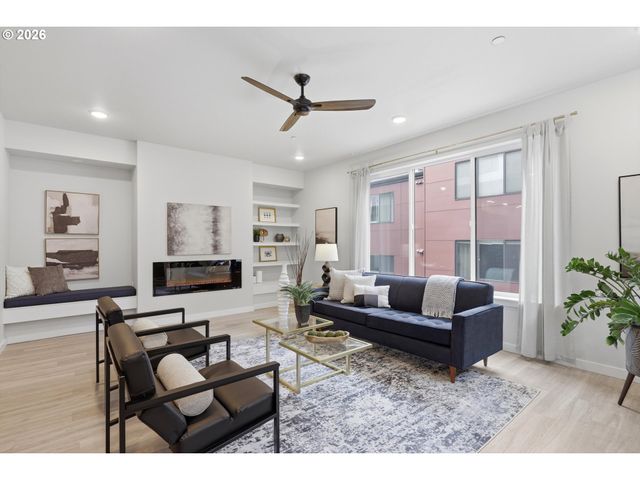 3098 Sw Pendleton Ct, Portland, OR 97239