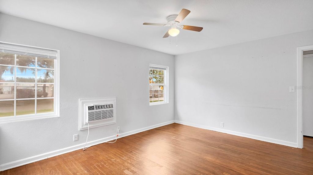 Image 15 of property listing at 1810 HILLCREST STREET, Orlando, FL 32803