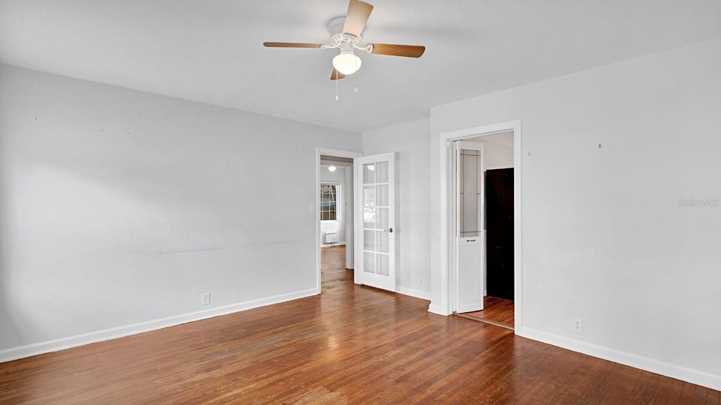 Image 5 of property listing at 1810 HILLCREST STREET, Orlando, FL 32803