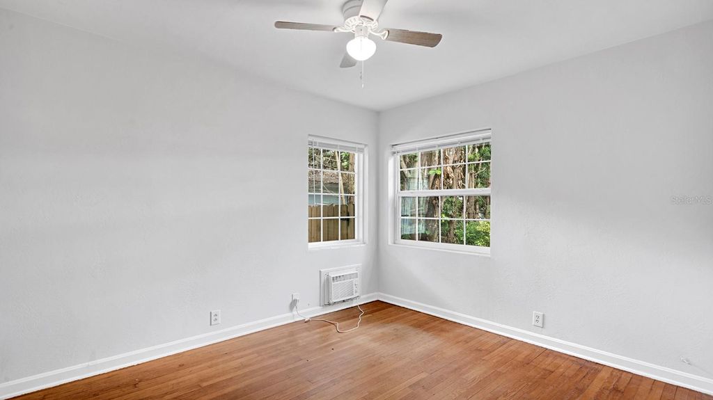 Image 10 of property listing at 1810 HILLCREST STREET, Orlando, FL 32803