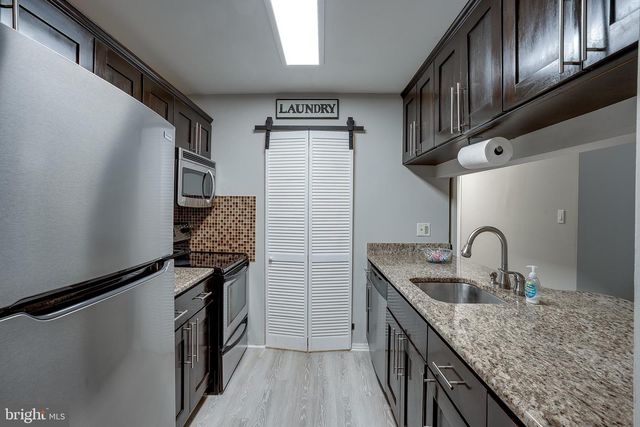 2711-B SUSSEX CT, Mount Laurel, NJ 08054