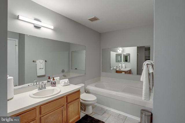 2711-B SUSSEX CT, Mount Laurel, NJ 08054