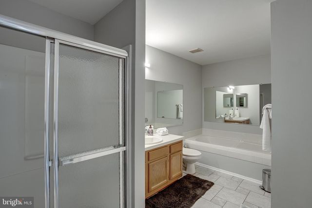 2711-B SUSSEX CT, Mount Laurel, NJ 08054