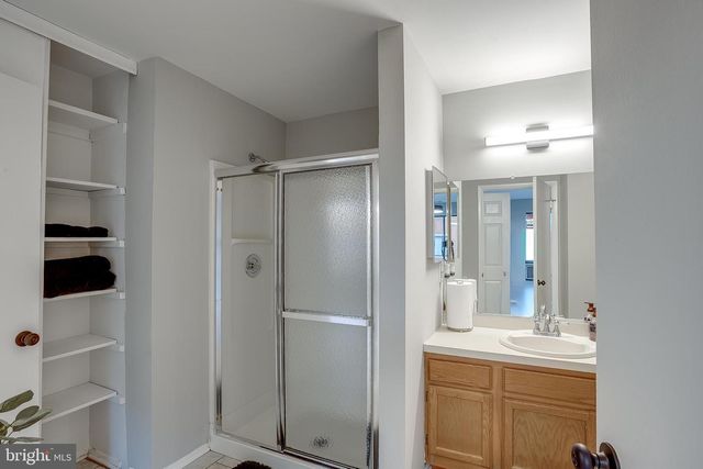 2711-B SUSSEX CT, Mount Laurel, NJ 08054