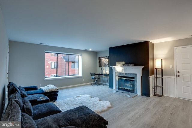 2711-B SUSSEX CT, Mount Laurel, NJ 08054