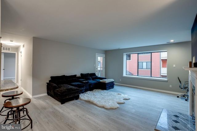 2711-B SUSSEX CT, Mount Laurel, NJ 08054