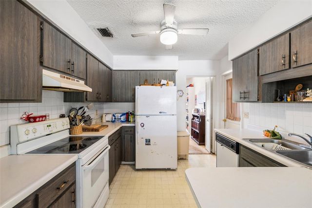 4709 TRAVERTINE DRIVE, Tampa, FL 33615