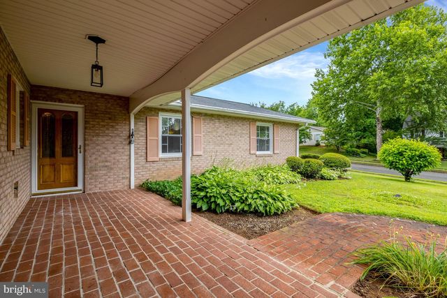 4315 MARKWOOD LN, Fairfax, VA 22033