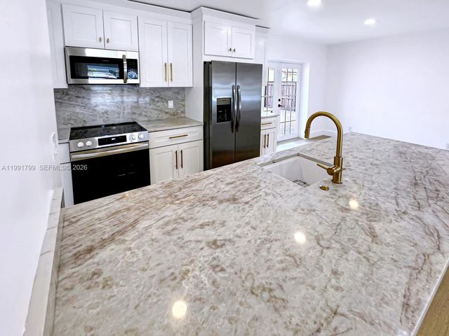 2101 N 56th Ave, Hollywood, FL 33021