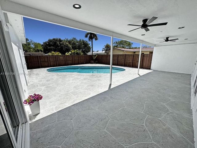 2101 N 56th Ave, Hollywood, FL 33021