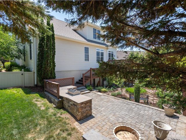 95 Driftstone Circle, Arden, NC 28704