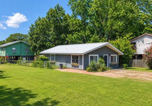 297 Vicki Drive, Livingston, TX 77351