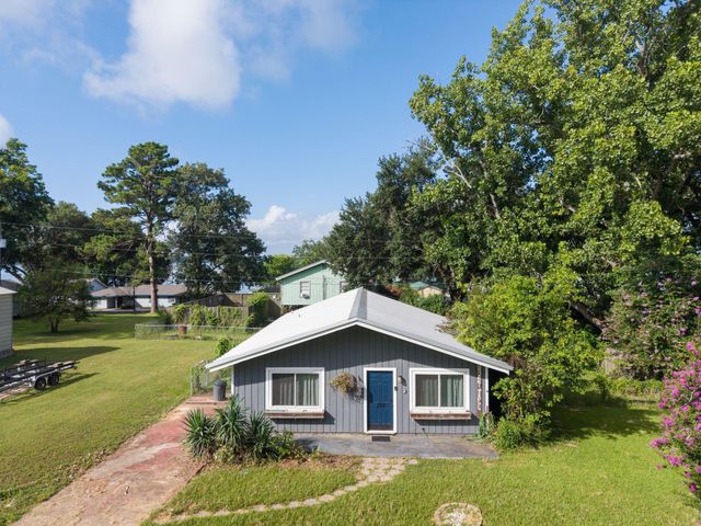 297 Vicki Drive, Livingston, TX 77351