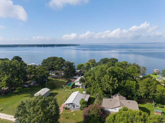 297 Vicki Drive, Livingston, TX 77351