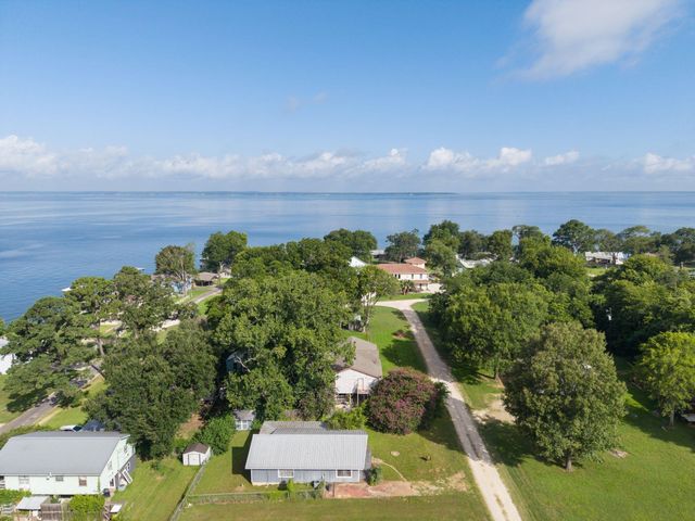 297 Vicki Drive, Livingston, TX 77351