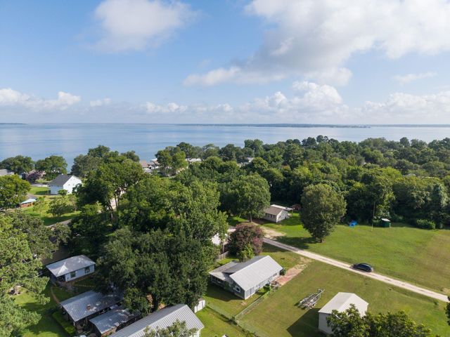 297 Vicki Drive, Livingston, TX 77351