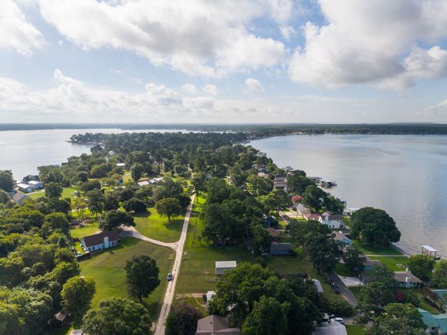 297 Vicki Drive, Livingston, TX 77351