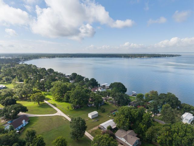 297 Vicki Drive, Livingston, TX 77351