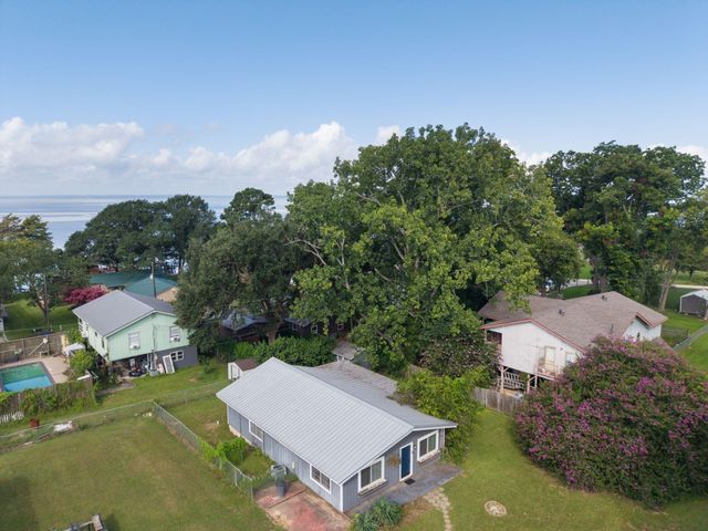 297 Vicki Drive, Livingston, TX 77351