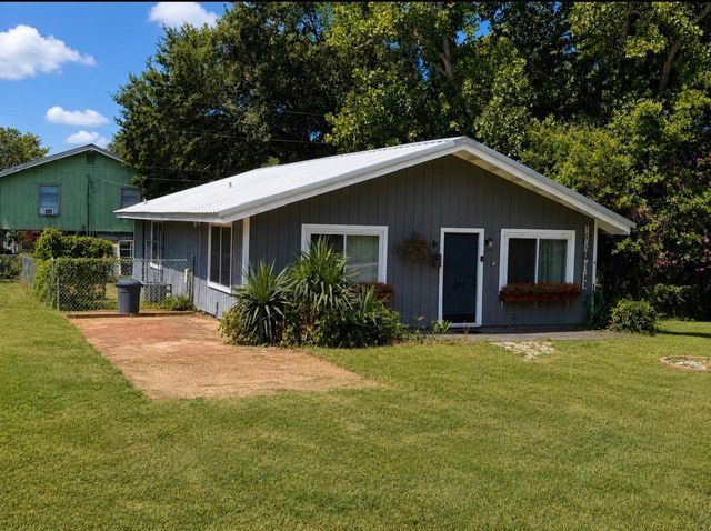 297 Vicki Drive, Livingston, TX 77351
