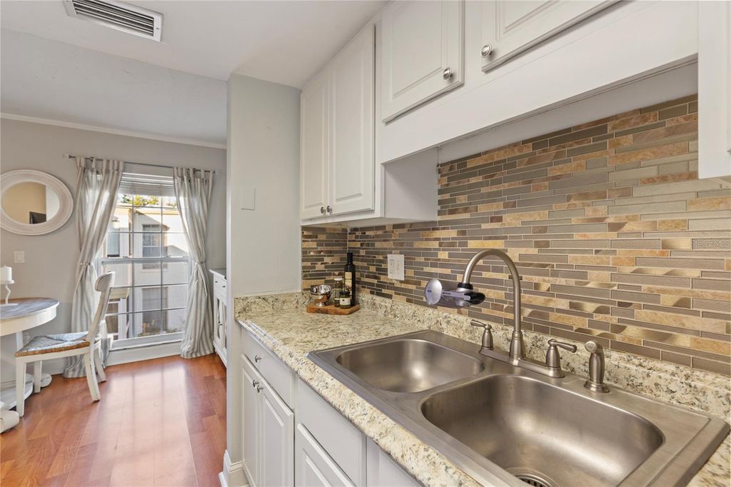 Image 10 of property listing at 4611 W NORTH B STREET 238, Tampa, FL 33609