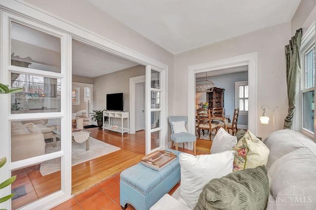 2913 Madison Road, Cincinnati, OH 45209